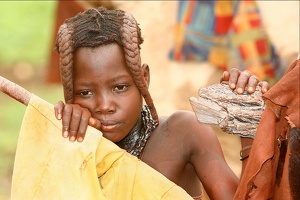 Jeune fille Himba.Epupa Falls. Namibie