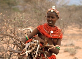 Jeune fille de l'ethnie des Samburus  (Nord Kénya)