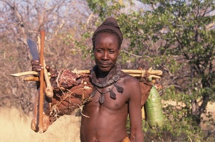 Homme Himba rencontré sur la piste.Kaokoland.Namibie