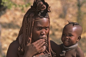 Maman Himba et son bébé