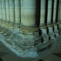 Cathédrale de Sens base de pilier et sa patine
